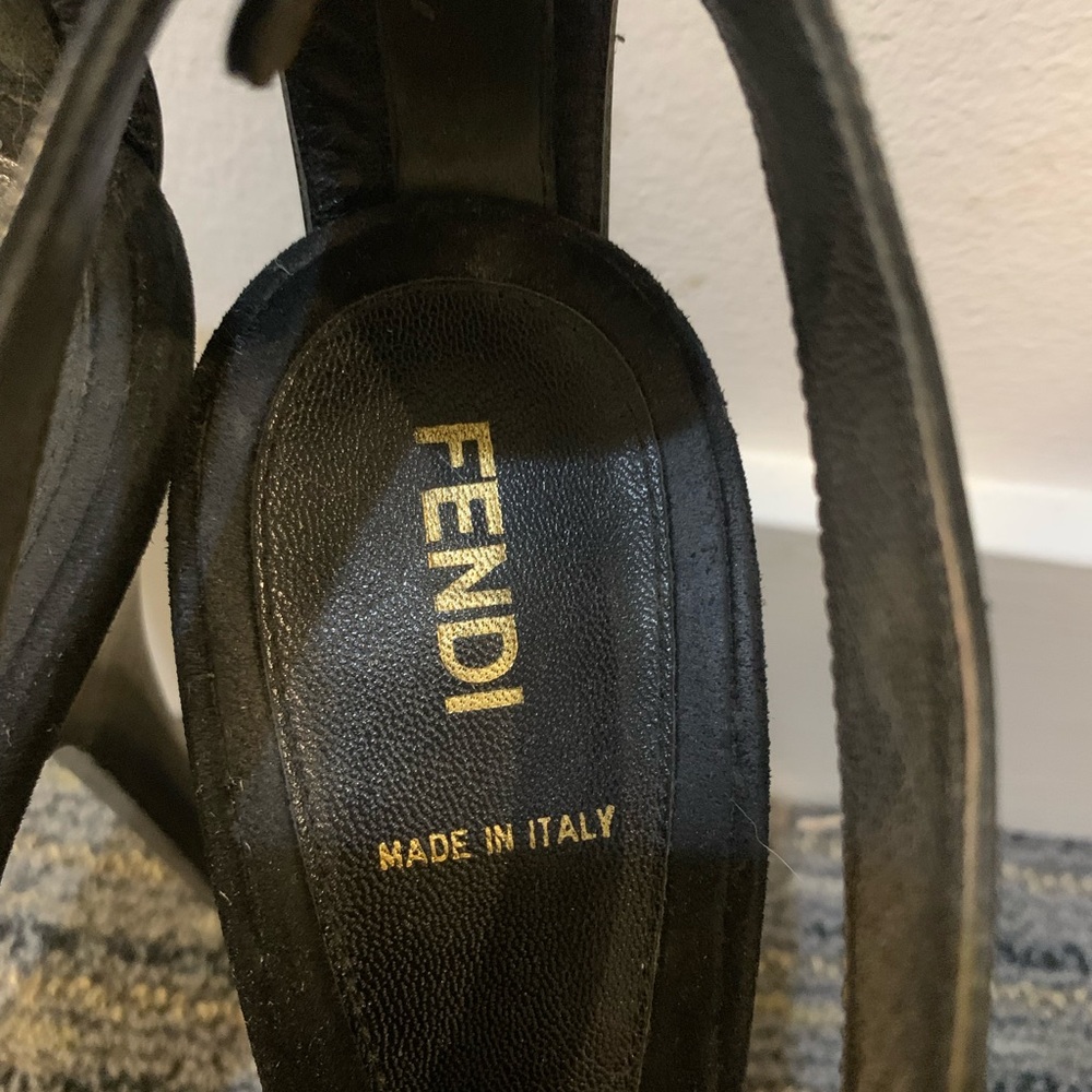 Black fendi platform heels AUTHENTIC - Picture 4 of 4